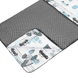 Spiworek dla chłopca w Auta i grafitowe polar minki premium – trójwymiarowa struktura o właściwościach sensorycznych.
